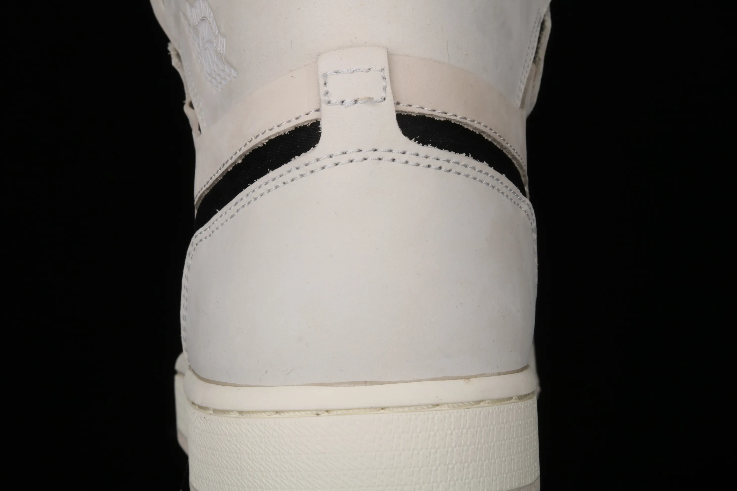 All categories Air Jordan Jordan series basketball shoes Air Jordan 1 High Special offer Air Jordan 1 Zoom Air CMFT "Summit White" AJ1 Joe 1 Pearl milk tea off-white CT0979-100